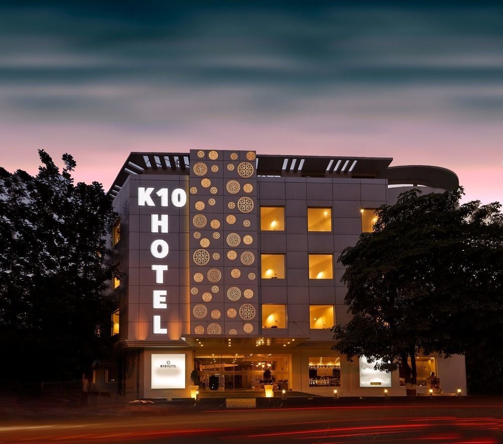 K10 Hotel Vadodara Buitenkant foto