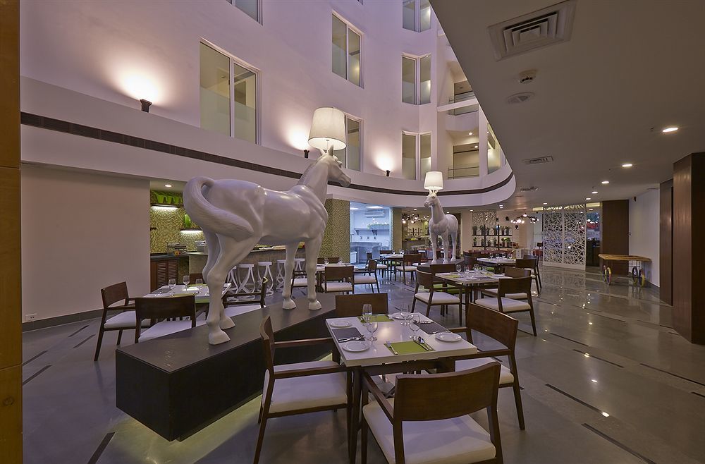K10 Hotel Vadodara Buitenkant foto