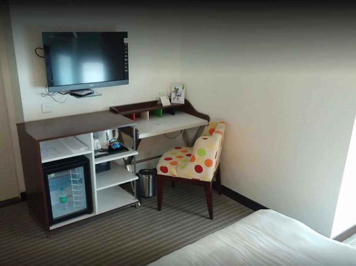 K10 Hotel Vadodara Buitenkant foto