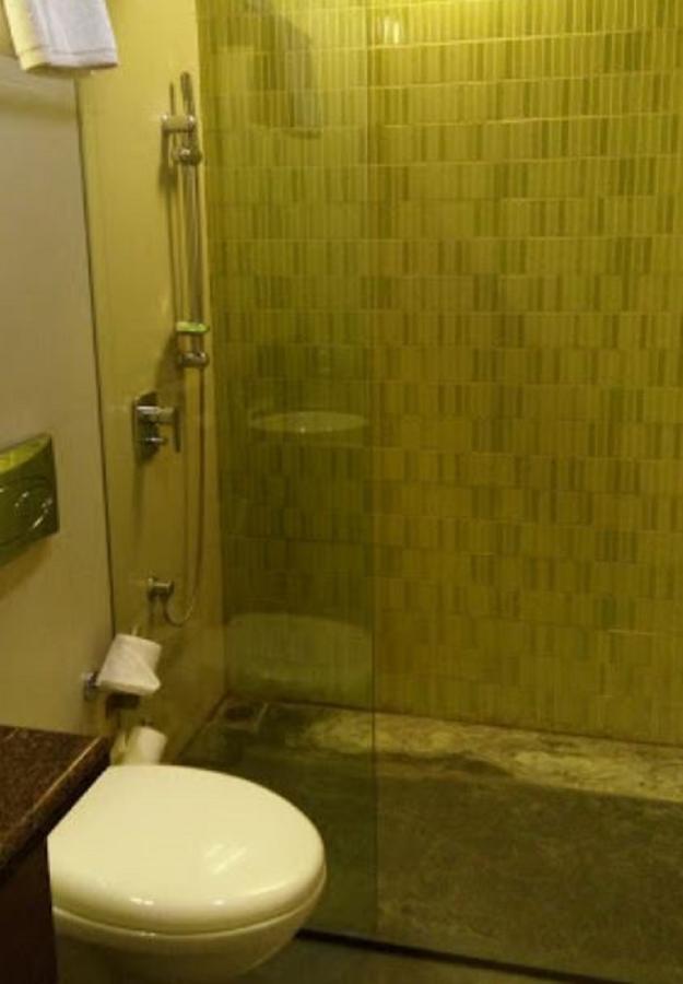 K10 Hotel Vadodara Buitenkant foto