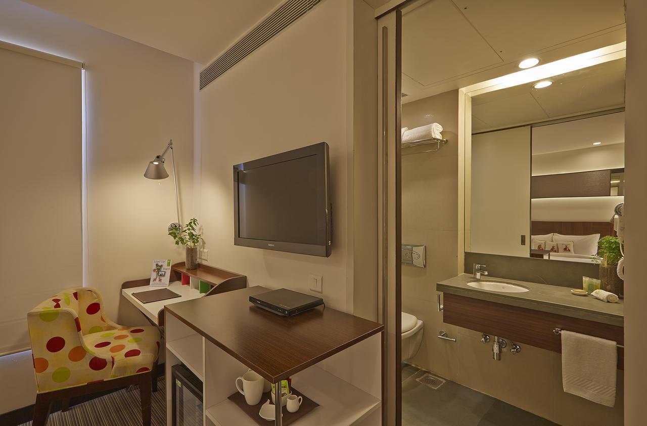 K10 Hotel Vadodara Buitenkant foto