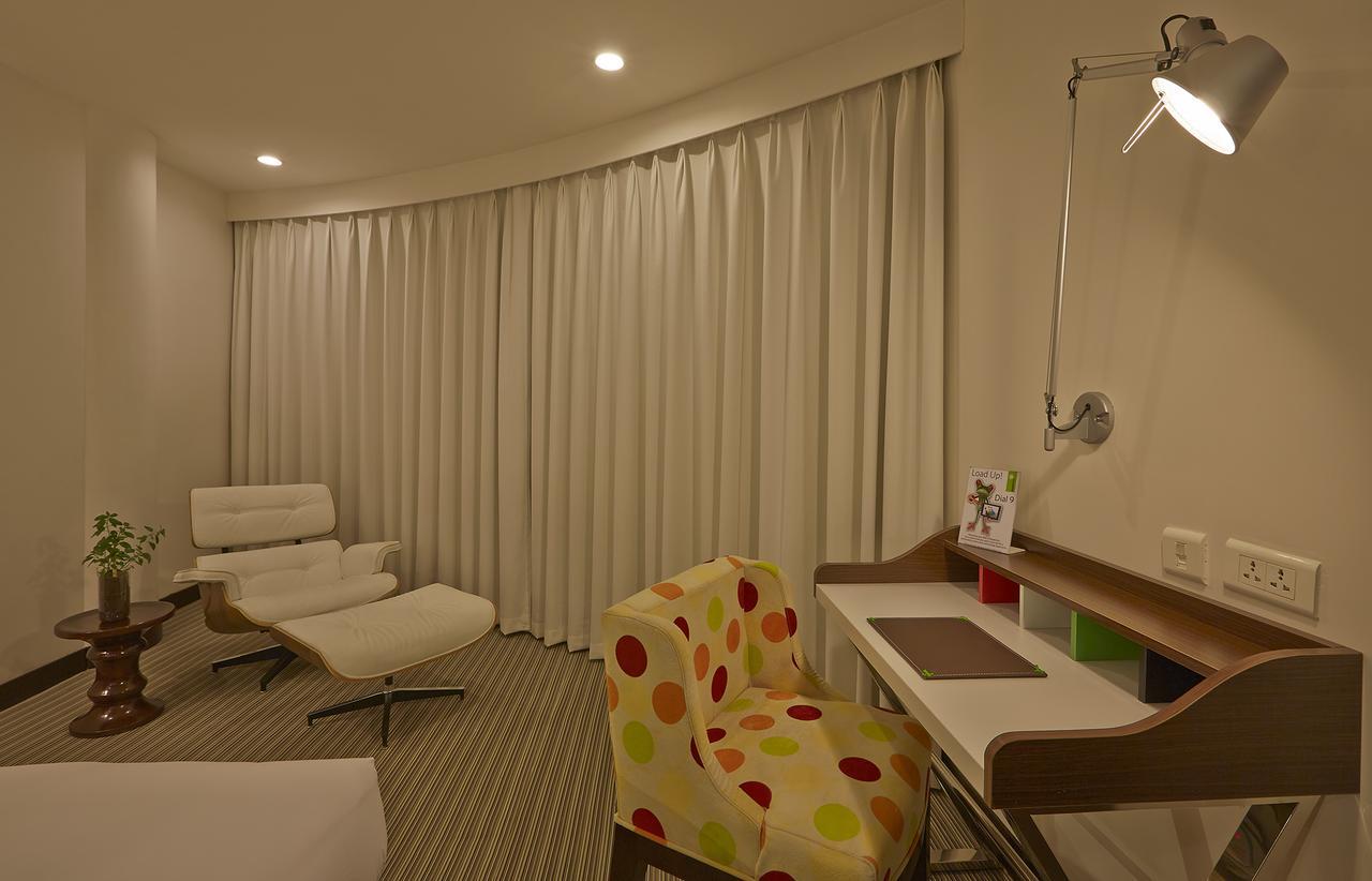 K10 Hotel Vadodara Buitenkant foto