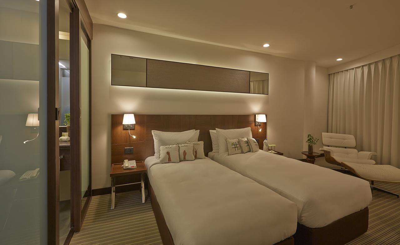 K10 Hotel Vadodara Buitenkant foto