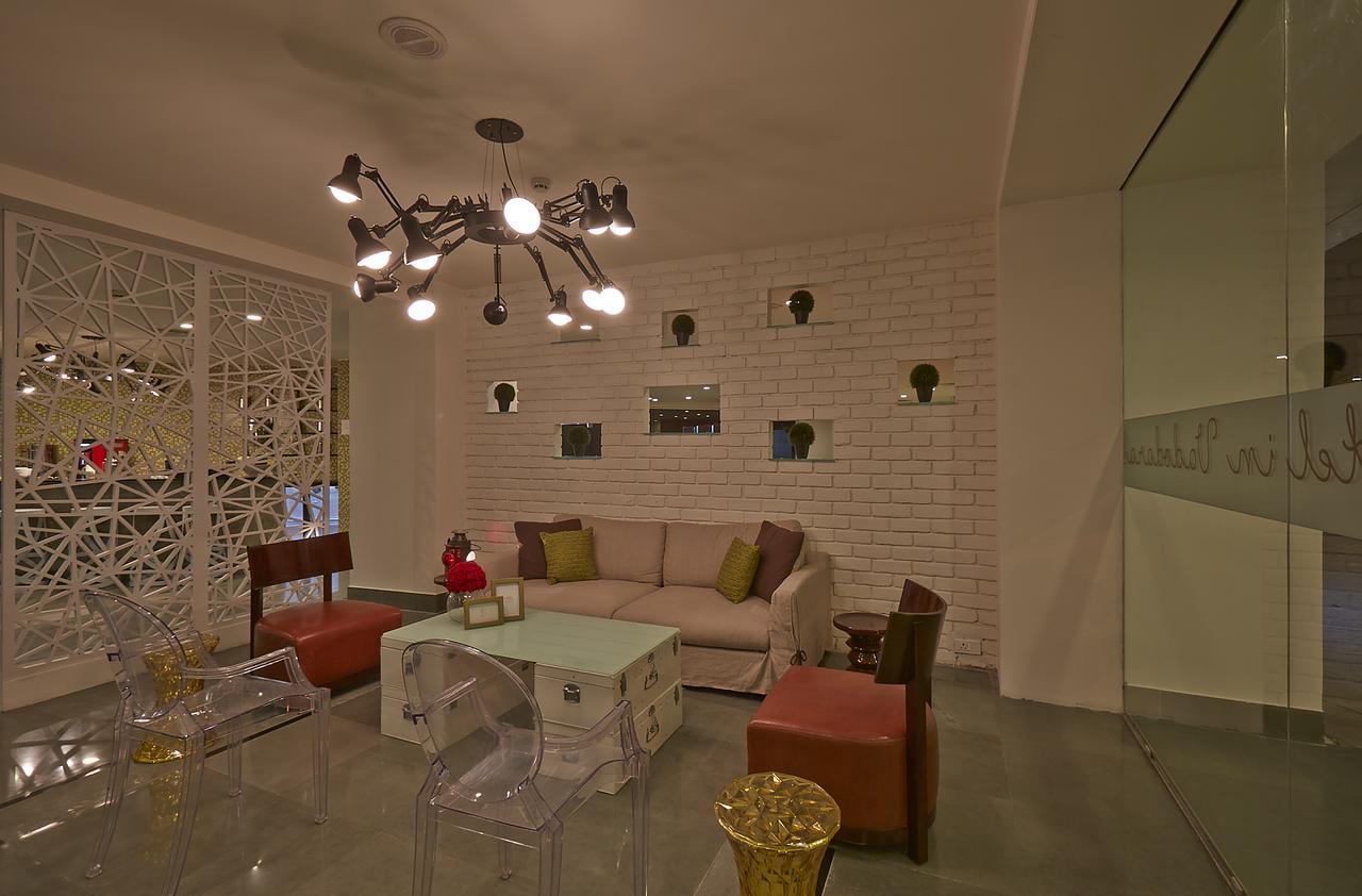 K10 Hotel Vadodara Buitenkant foto