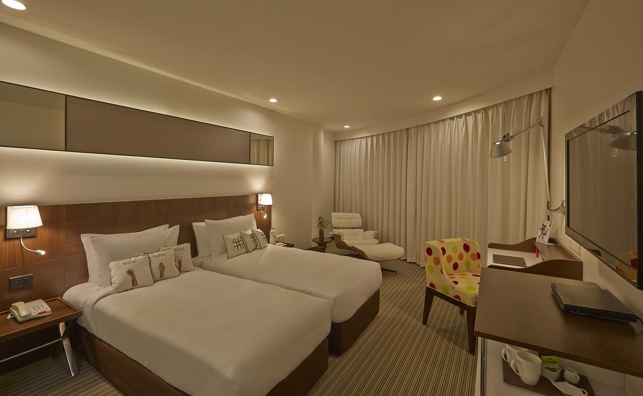 K10 Hotel Vadodara Buitenkant foto